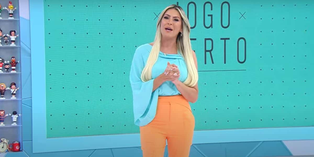 Renata Fan se mostrou bastante tensa com vitória do Internacional e clamou por sua saúde (Foto: Reprodução/ Youtube)