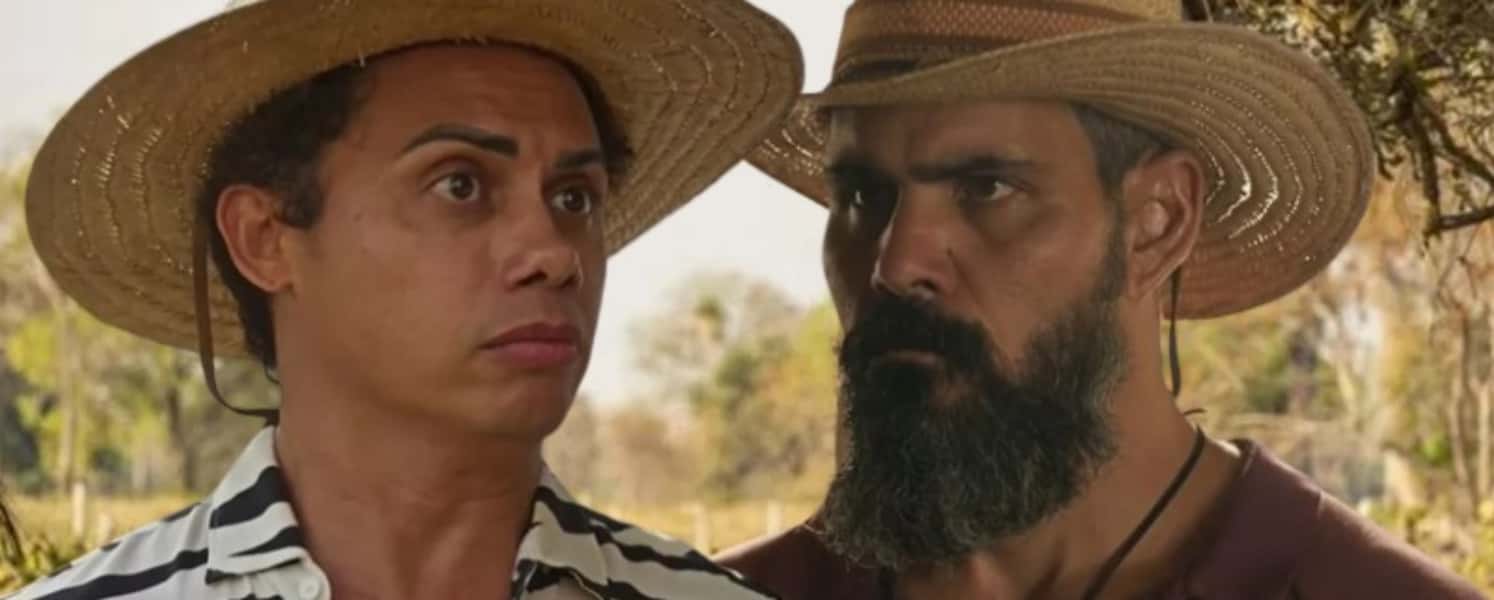 Pantanal - Zaquieu (Silvero Pereira) decide abrir o coração e assume sentimento por Alcides (Juliano Cazarré): "Farol na minha vida" (Foto: Reprodução / Globo / Montagem TV Foco)