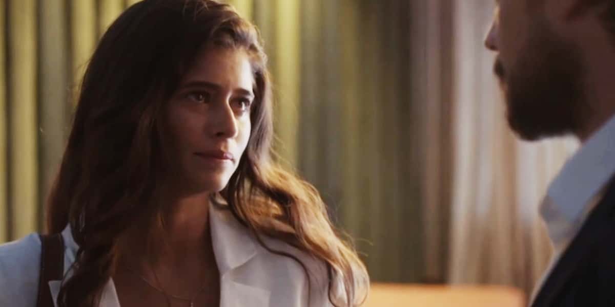 Candoca vai ficar desconfiada em Mar do Sertão (Foto: Reprodução/Globo)