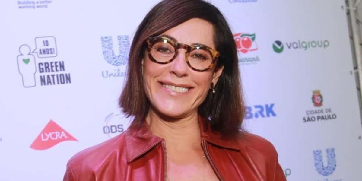 Vivendo novo amor, Christiane Torloni faz aparição com bonitão (Foto: Reprodução)