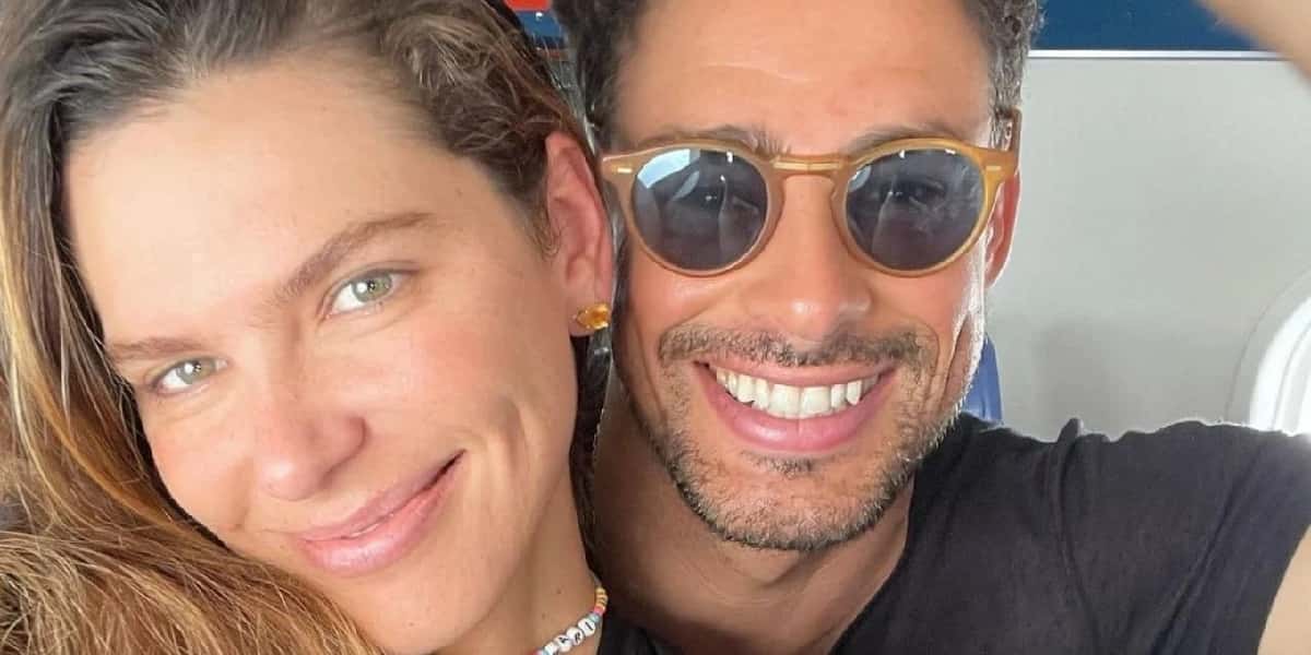 Cauã Reymond ao lado da esposa (Foto: Divulgação)