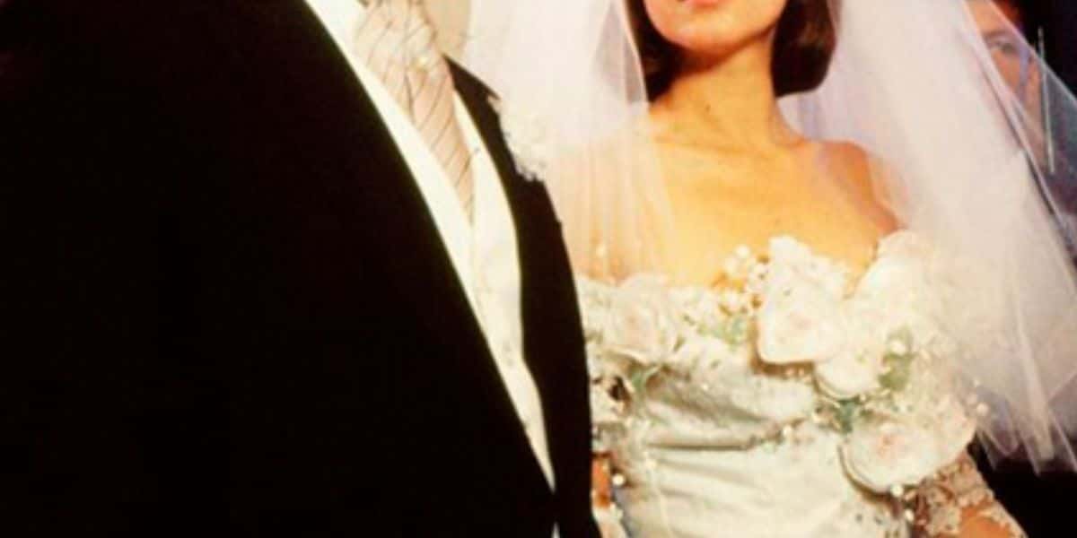 "Ele já estava com AIDS, guardamos segredo", atriz lutou para não expor estado terminal de marido famoso (Foto: Reprodução