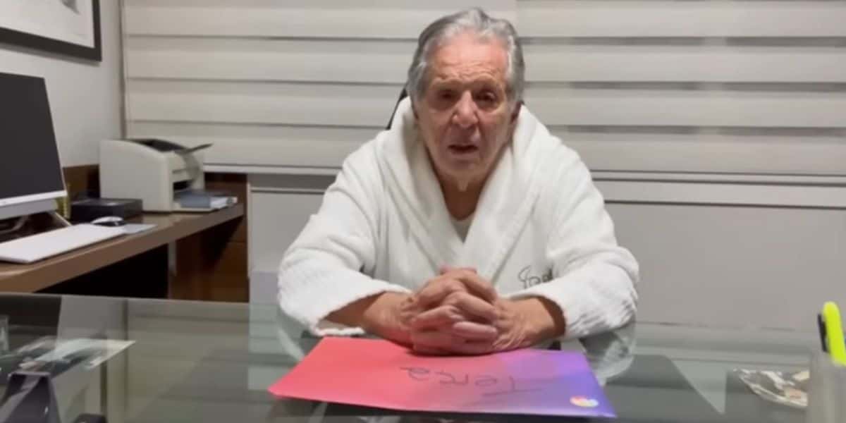 Humorista se emocionou com vídeo de despedida (Reprodução)