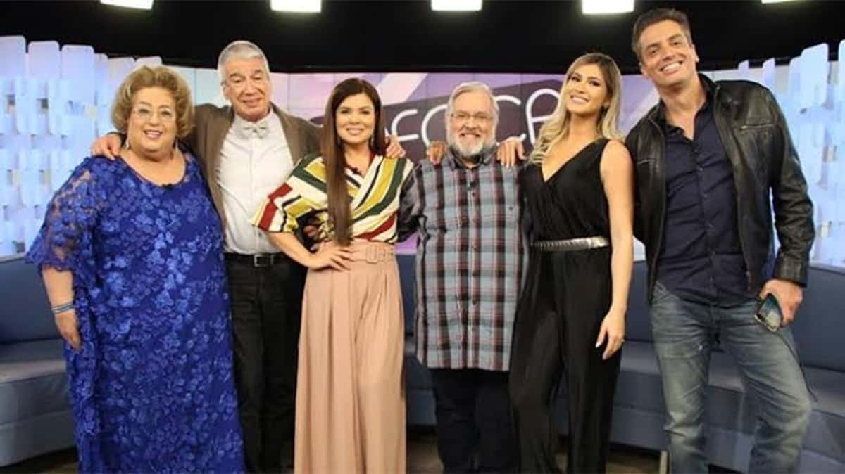 Elenco de apresentadores que já passaram pelo Fofocalizando (Divulgação/ SBT)