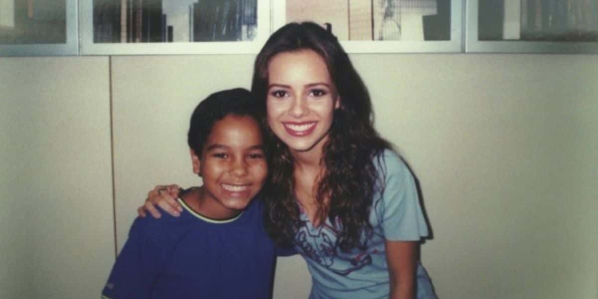 Sandy com seu 'enteado' em novela (Foto:Reprodução/Internet)