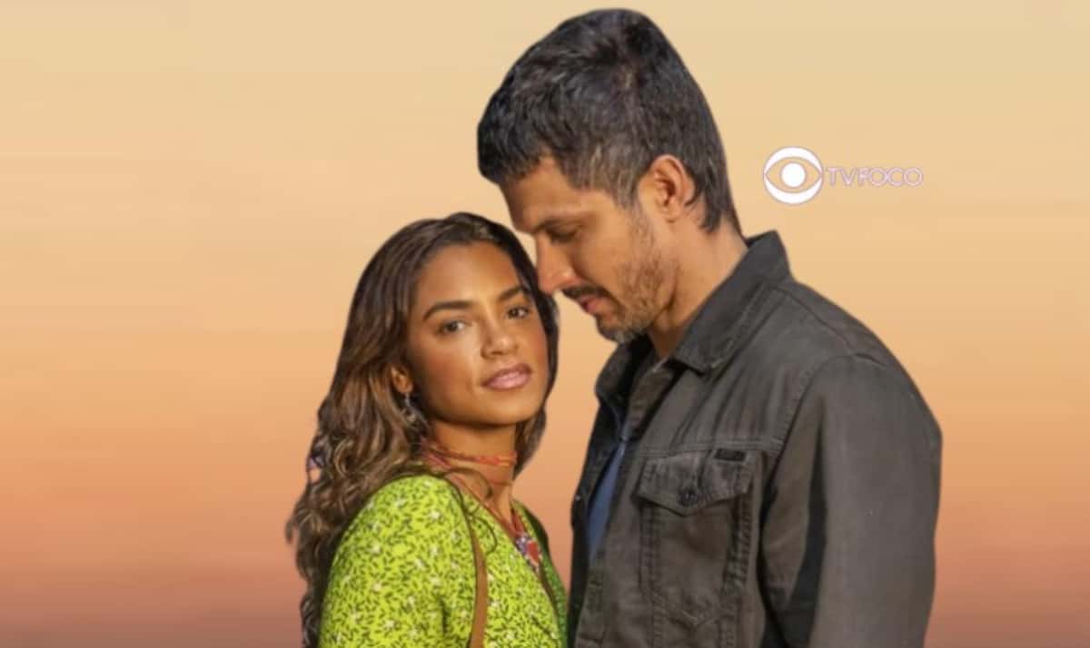 Travessia - Na primeira vez com Brisa (Lucy Alves), Oto (Romulo Estrela) é castigado e fica na seca (Foto: Reprodução / Globo / Montagem TV Foco)