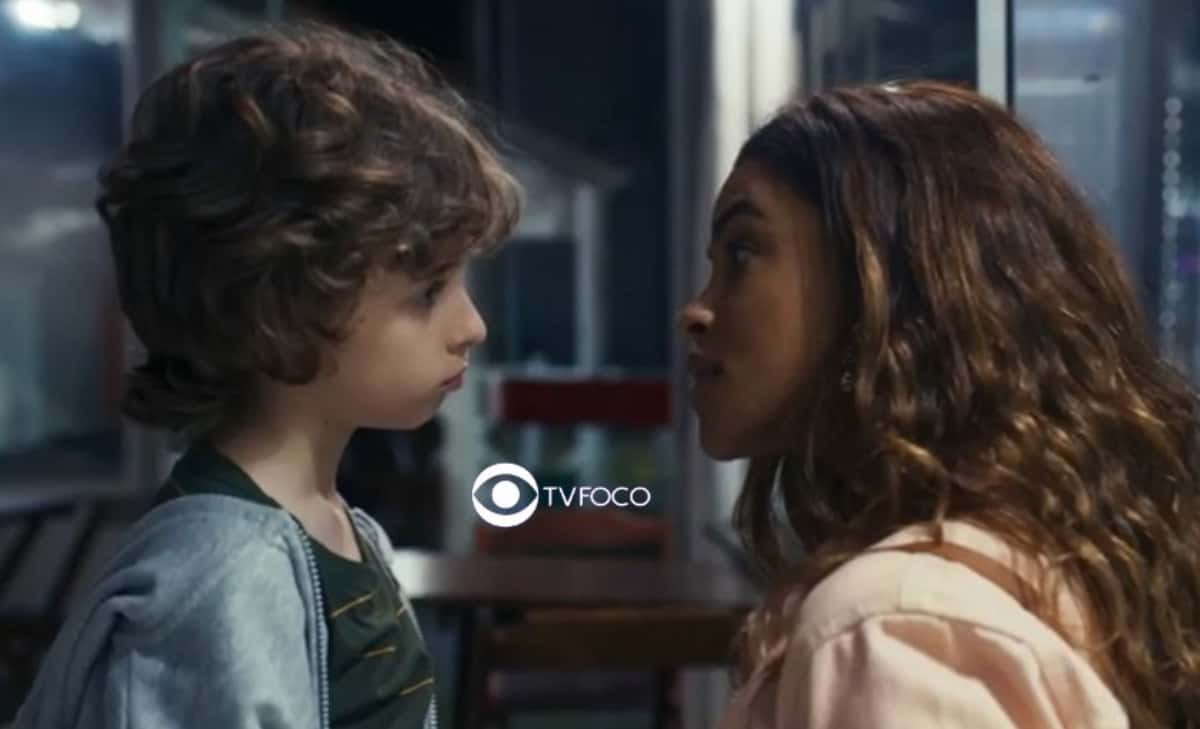Travessia - Tonho (Vicente Alvite) dá 'facada' em Brisa (Lucy Alves) e deixa a mocinha despedaçada com pedido (Foto: Reprodução / Globo / Montagem TV Foco)