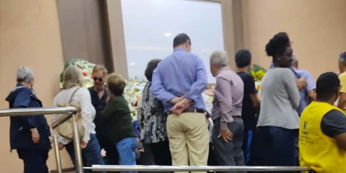 O corpo de Guilherme de Pádua foi velado em Minas Gerais (Foto: Reprodução)