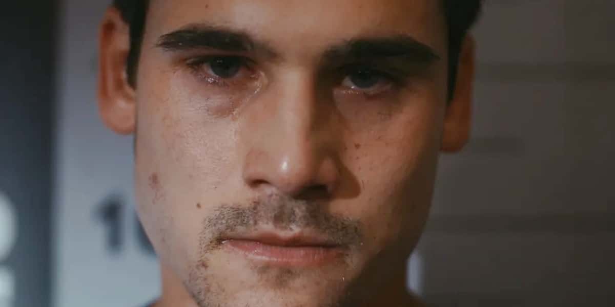 Nicolas Prattes vive Diego em Todas as Flores (Foto: Reprodução/Globoplay)