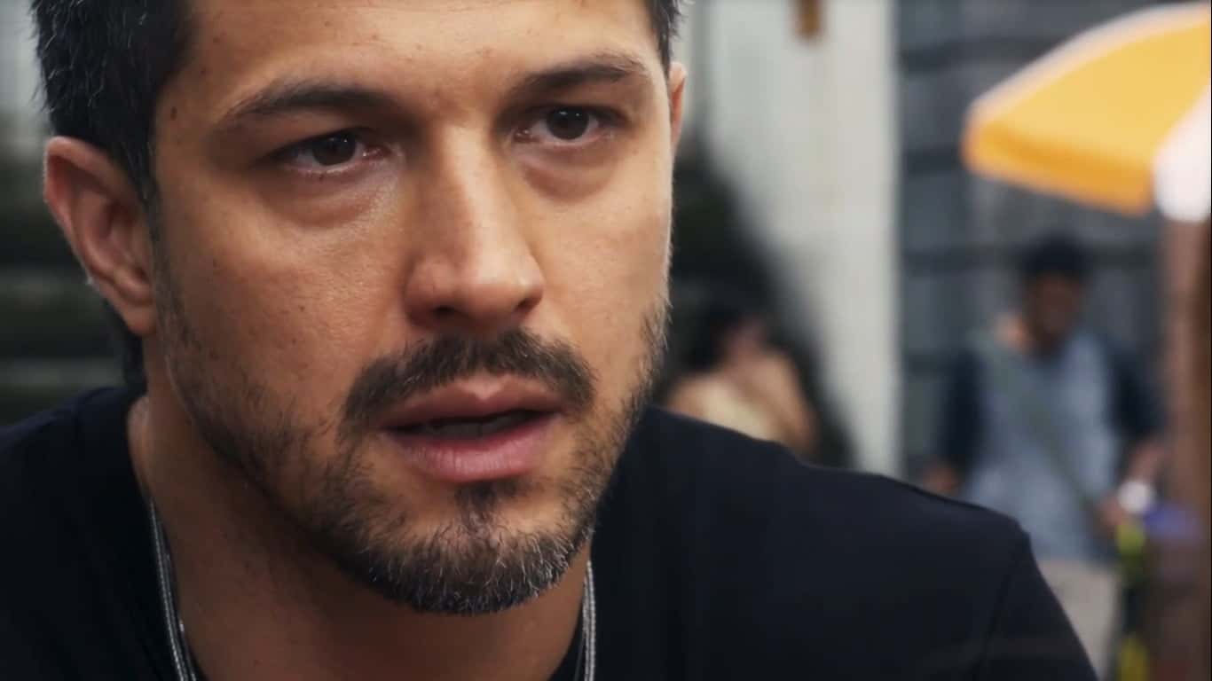Oto já declarou seu amor por Brisa em Travessia (Foto: Reprodução/Globo)