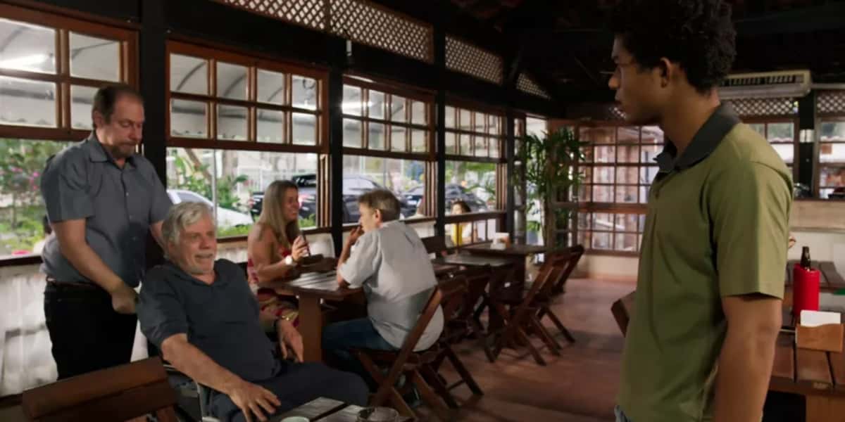 Reginaldo Faria em cena de "Um Lugar ao Sol" (Foto: Reprodução/TV Globo)