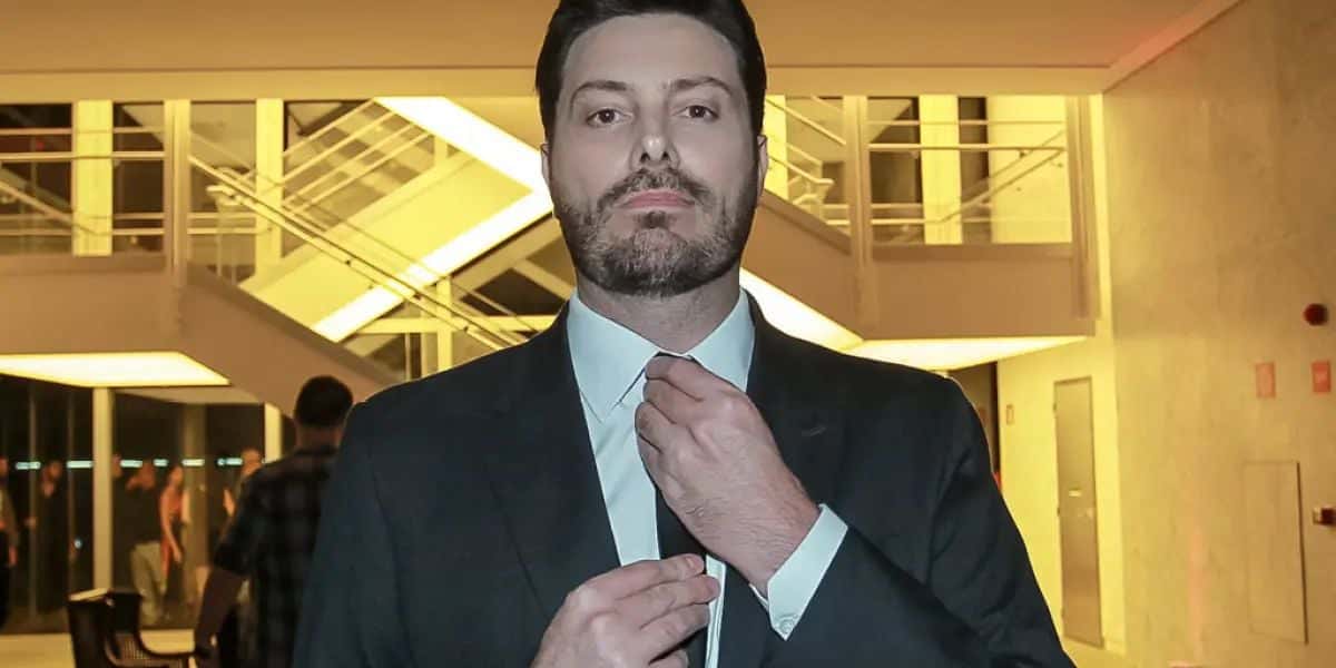 Danilo Gentili surge em bastidores do SBT, fala sobre relação com estrela e diz o que ele é - Foto Reprodução