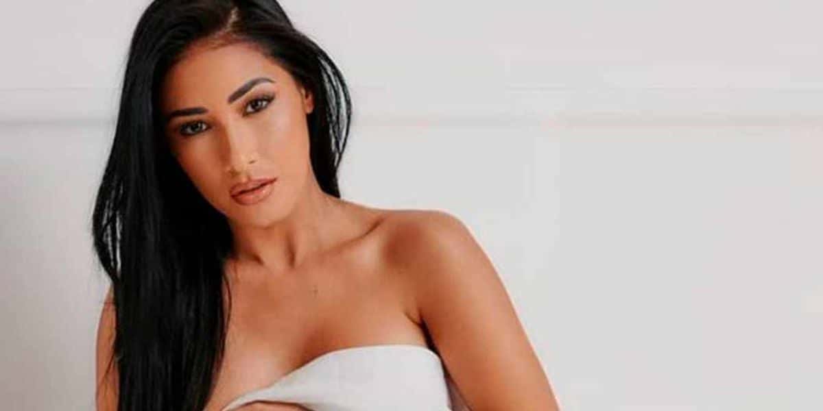 Simaria aparece surge do jeito que veio ao mundo e confessa: "Quero o cabaré pegando fogo" - Foto Reprodulção