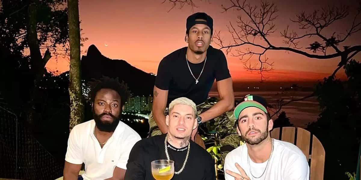 Felipe Ret e alguns amigos (Foto: Reprodução / Instagram)