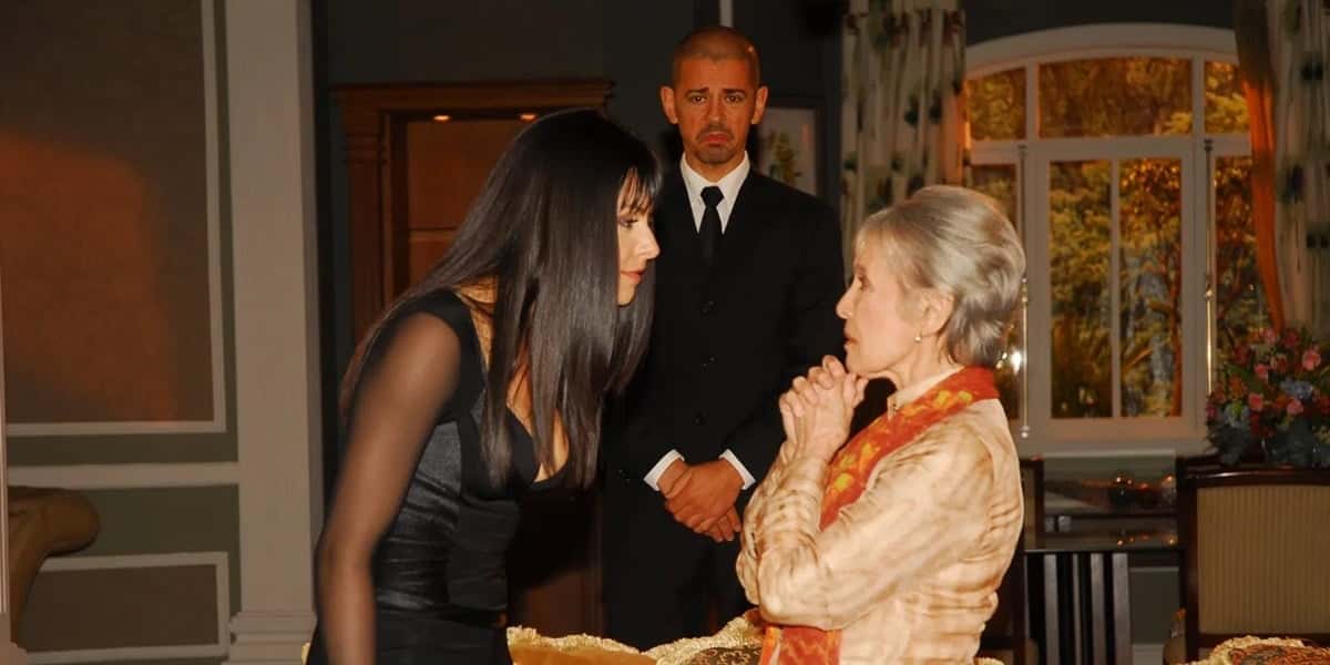 Helena Xavier e Bianca Rinaldi na novela Os Mutantes (Foto: Reprodução)