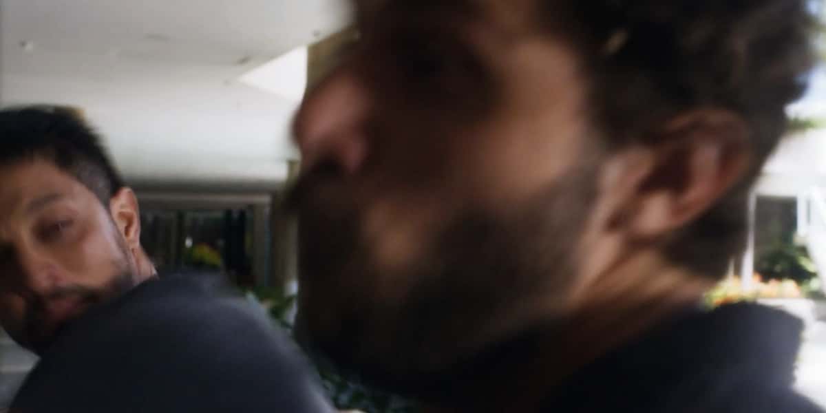Oto perde a paciência com Ari na novela Travessia (Foto: Reprodução/Globo)
