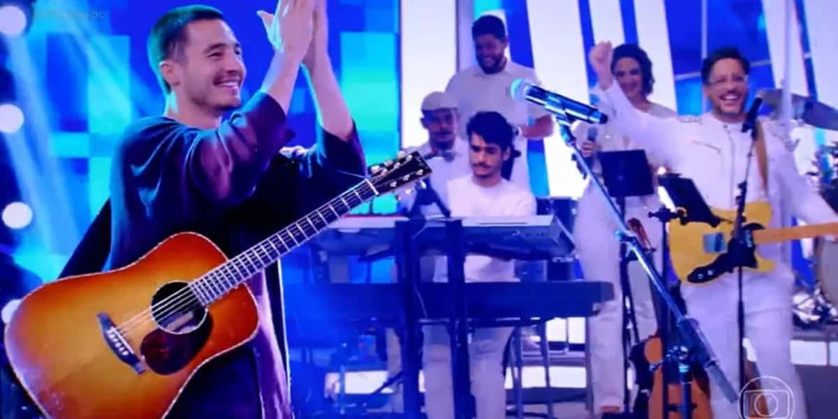 Tiago Iorc fez aparição surpresa no Caldeirão comandando por Marcos Mion na Globo (Foto: Reprodução)