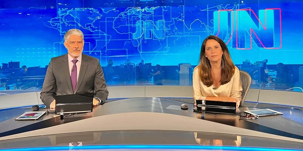 William Bonner e Ana Luiza Guimarães no Jornal Nacional (Foto: Divulgação / TV Globo)