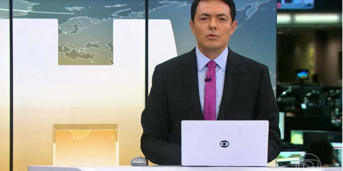 Alan Severiano entrou às pressas no É de Casa com notícia de última hora (Foto: Reprodução)