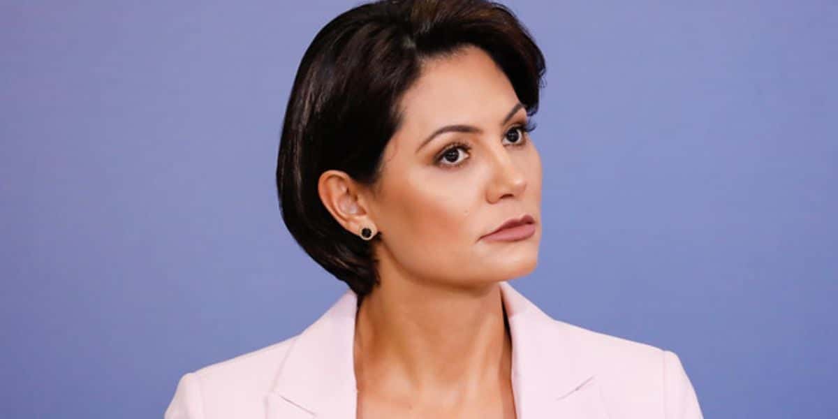 Michelle Bolsonaro tem foto reveladora, após funcionário a detonar e chamá-la de falsa crente e medíocre - Foto Reprodução