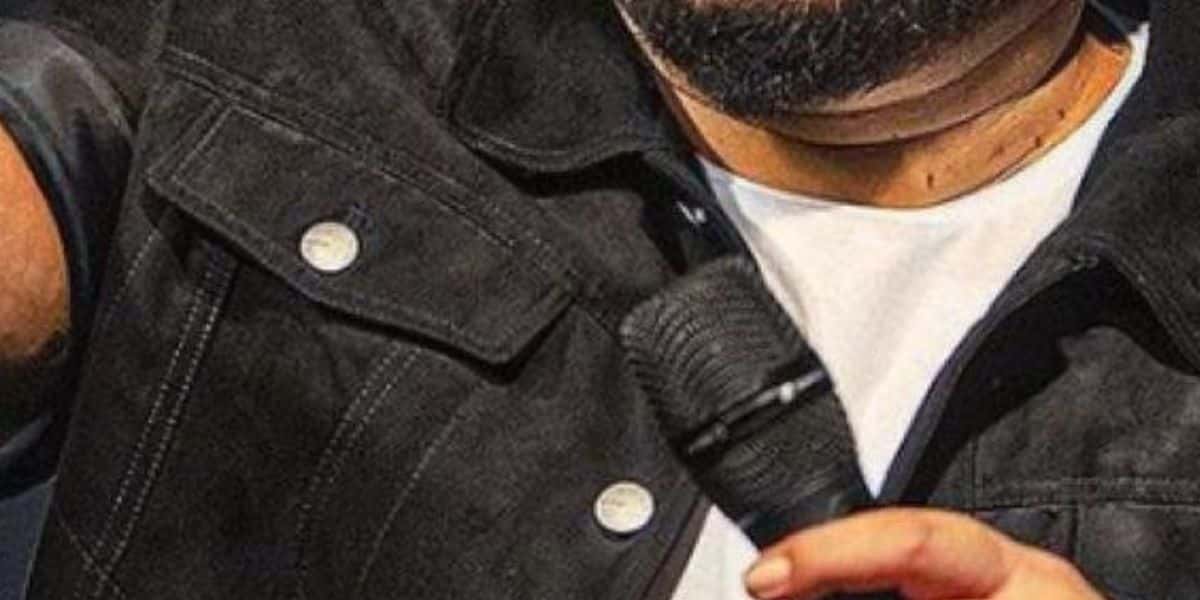 Vocalista de famoso grupo infarta durante show e é carregado às pressas para hospital: "Gravidade" - Foto Reprodução