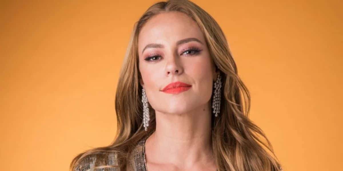 Vídeo de Paolla Oliveira deitada em pedra com biquíni fininho prova que ela é a mais sexy do país