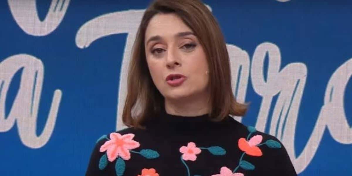 Cantor famoso tentou agarrar Catia Fonseca ao vivo e a revoltou: "Te meto a mão na cara" - Foto Reprodução