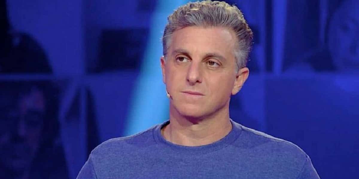 Luciano Huck recebeu Ludmilla no palco do Domingão (Foto: Reprodução)