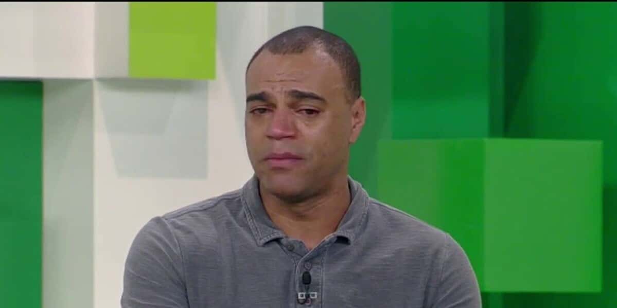 Denílson se emocionou ao contar história (Foto Reprodução/Band)