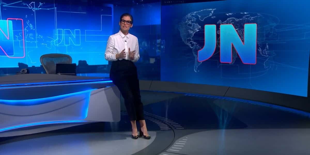 Renata Vasconcellos ao vivo no Jornal Nacional (Foto: Reprodução)