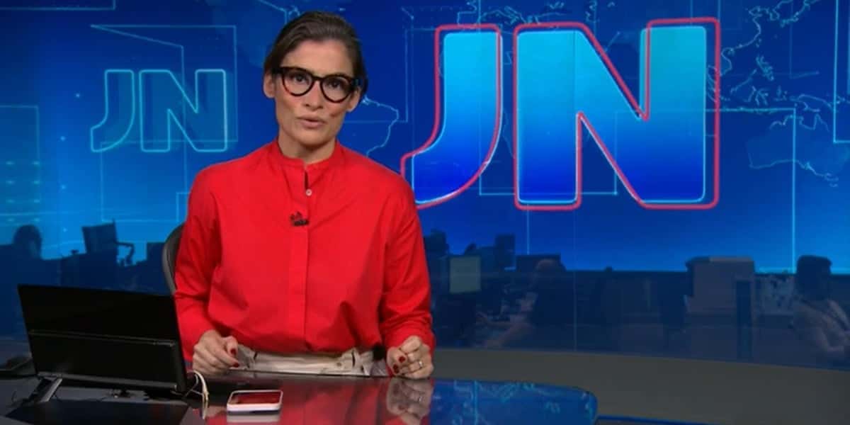 Renata Vasconcellos ao vivo no Jornal Nacional (Foto: Reprodução)