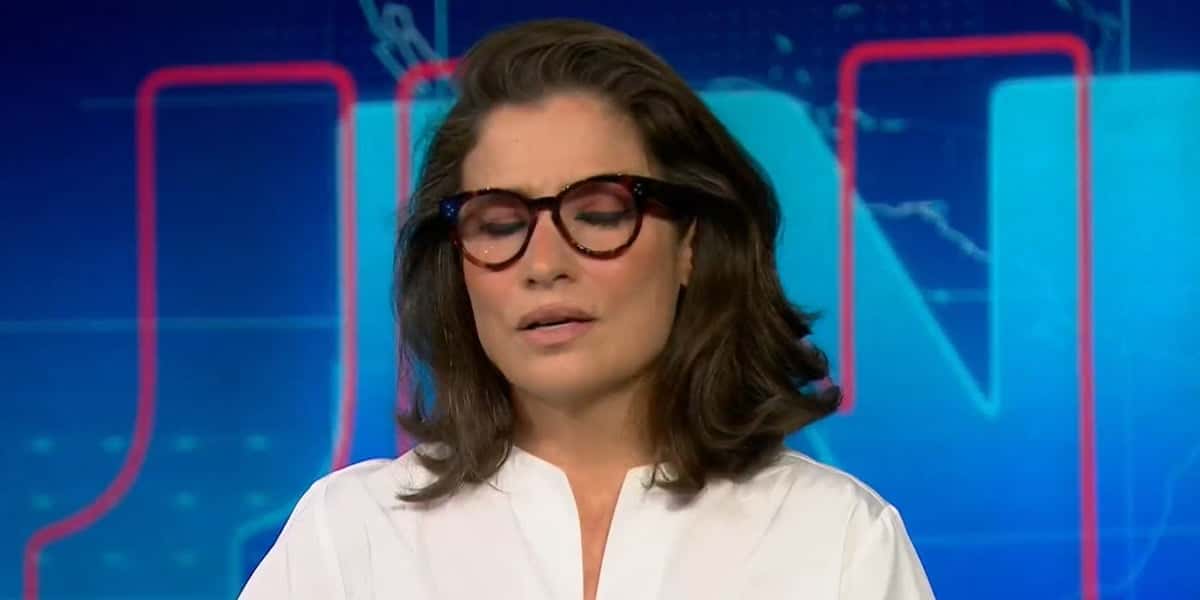 Renata Vasconcellos ao vivo no Jornal Nacional (Foto: Reprodução)