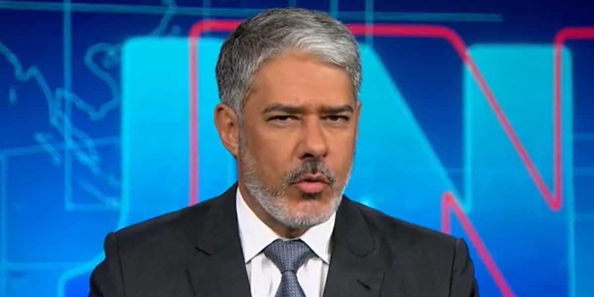 William Bonner ao vivo no Jornal Nacional (Foto: Reprodução)