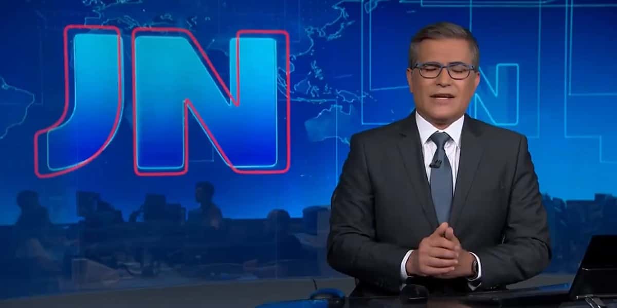 Hélter Duarte esteve no lugar de William Bonner no Jornal Nacional (Foto: Reprodução)