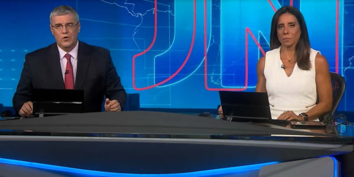 Flávio Fachel e Mônica Teixeira comandaram o Jornal Nacional na Globo (Foto: Reprodução/ Globo)