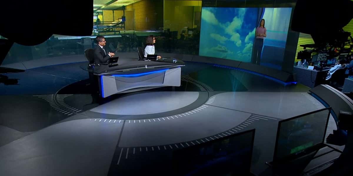 Hélter Duarte e Renata Vasconcellos no Jornal Nacional (Foto: Reprodução)