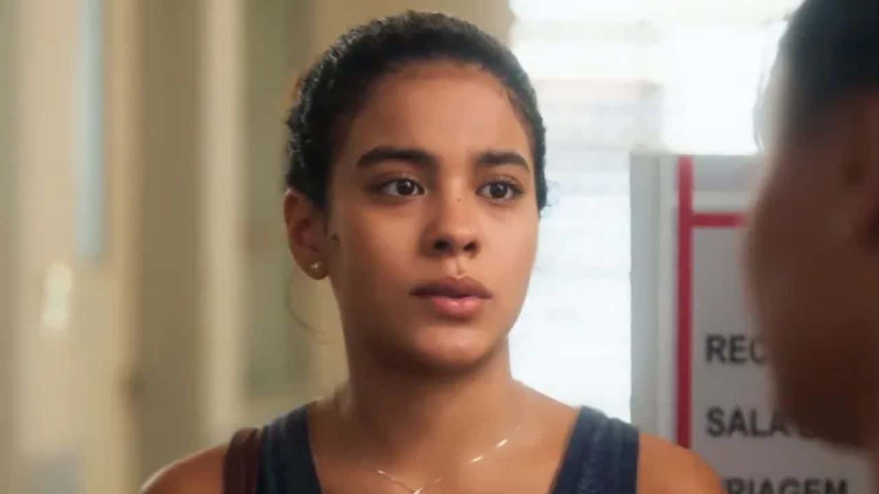 Jenifer descobre segredo em Vai Na fé (Foto: Reprodução, Globo)