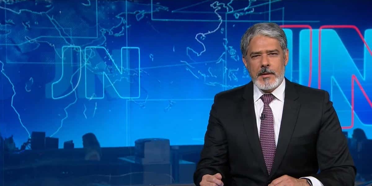William Bonner ao vivo no Jornal Nacional (Foto: Reprodução)