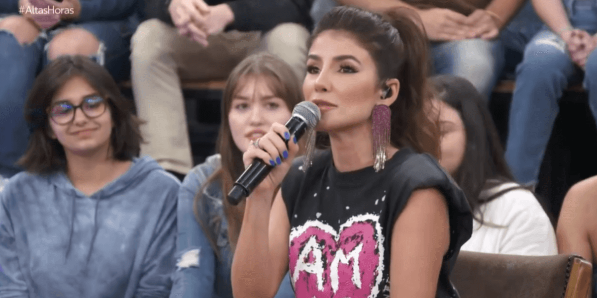 Paula Fernandes no "Altas Horas" desse sábado dia 25/04 (Foto Reprodução/Globoplay)