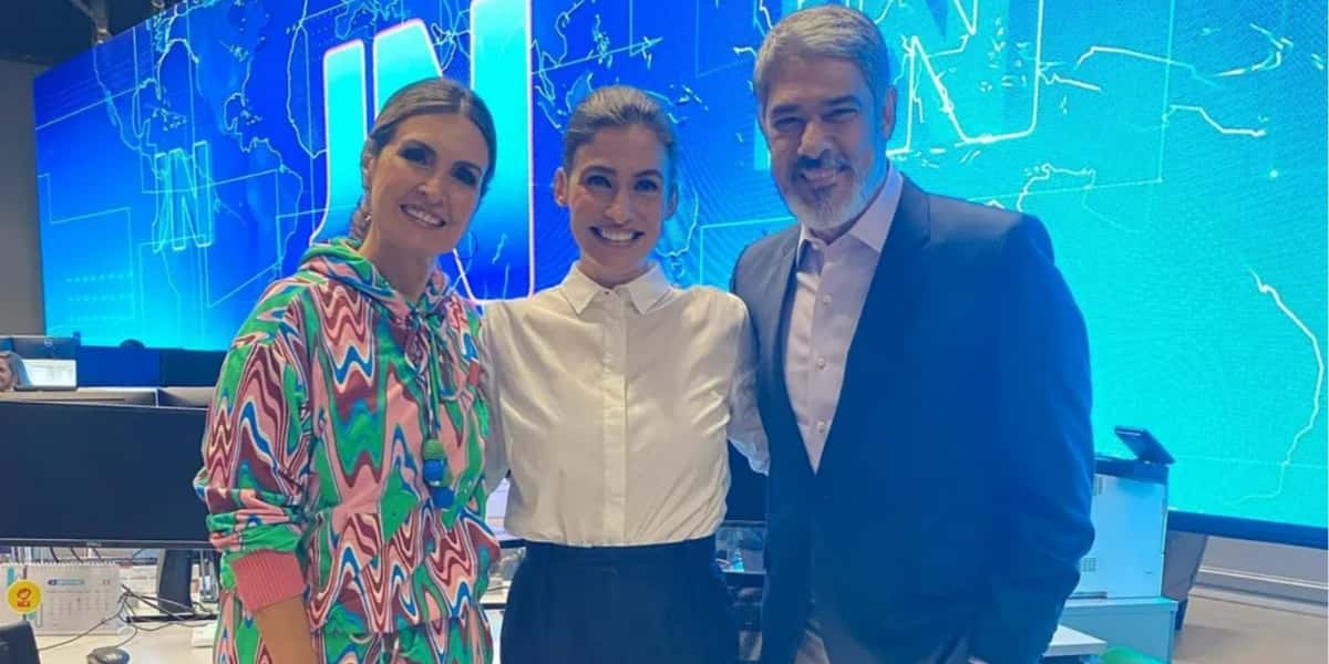 Fátima Bernardes esteve nos bastidores do "Jornal Nacional" com Renata e Bonner (Foto: Reprodução/Instagram)