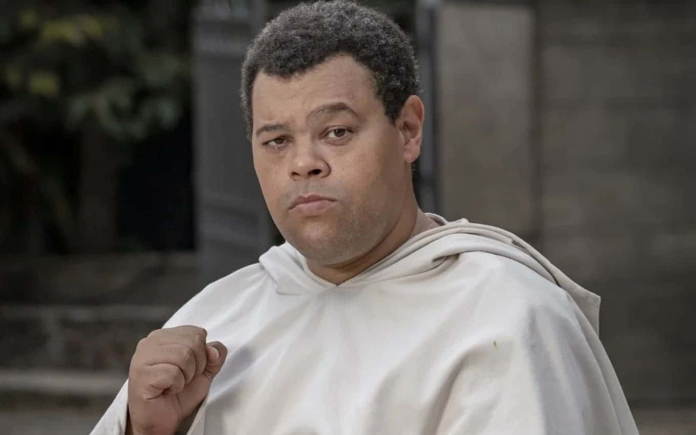 Frei Severo (Babu Santana) em Amor Perfeito. (Foto: Reprodução / TV Globo)