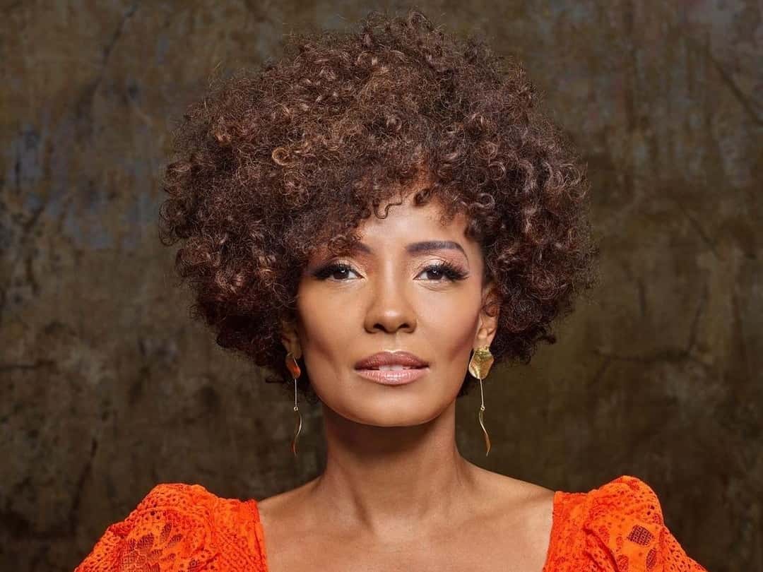 Aparecida (Isabel Fillardis) de Amor Perfeito. (Foto: Reprodução / TV Globo)