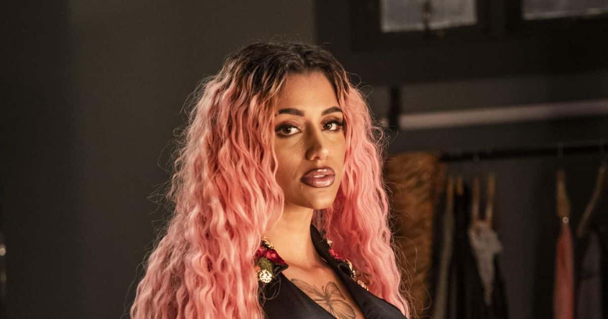 Ivy (Azzy) em Vai Na Fé. (Foto: Reprodução / Globo)