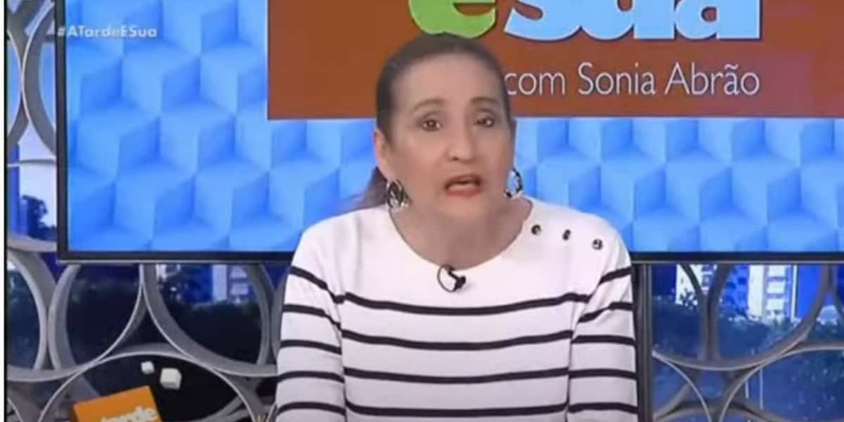 Sonia Abrão no "A Tarde é Sua" (Foto: Reprodução/RedeTV!)