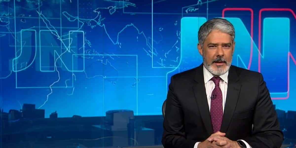 William Bonner ao vivo no Jornal Nacional (Foto: Reprodução / TV Globo)