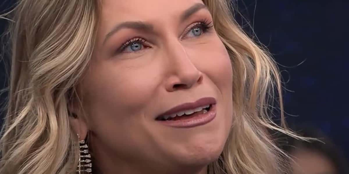 Anne Lottermann se emocionou com homenagem de Faustão (Foto: Reprodução / Band)