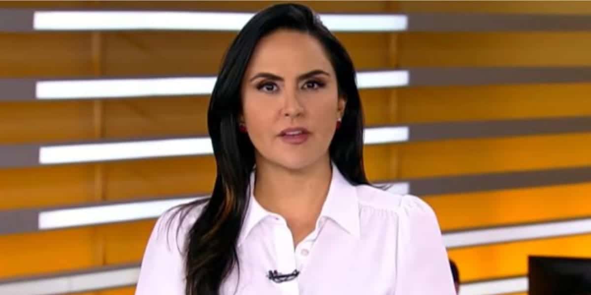 Carla Cecato quando apresentava o jornal na Record (Reprodução: Record)