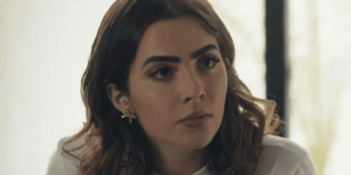 Chiara planeja se livrar do bebê de Ari em Travessia (Foto: Globo)