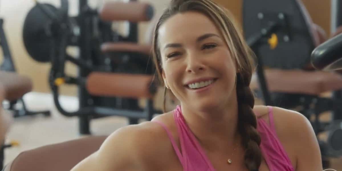 Clara (Regiane Alves) em "Vai na Fé" (Foto: Reprodução/TV Globo)