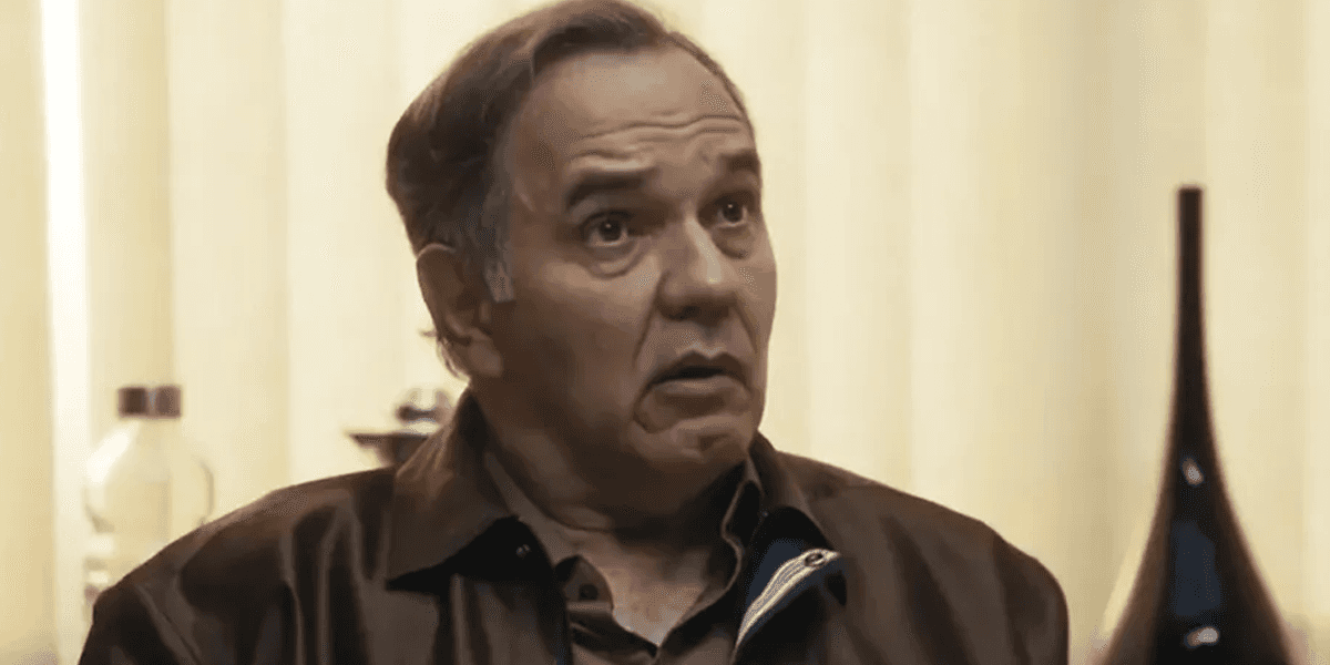 Segredo sobre quem mandou matar Guerra é revelado em Travessia (Foto: Reprodução, Globo)